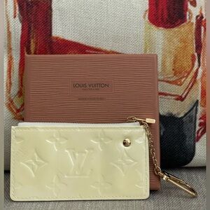 ⭐️LOUIS VUITTON Monogram Vernis Key Pouch in PERLE⭐️💯Authentic